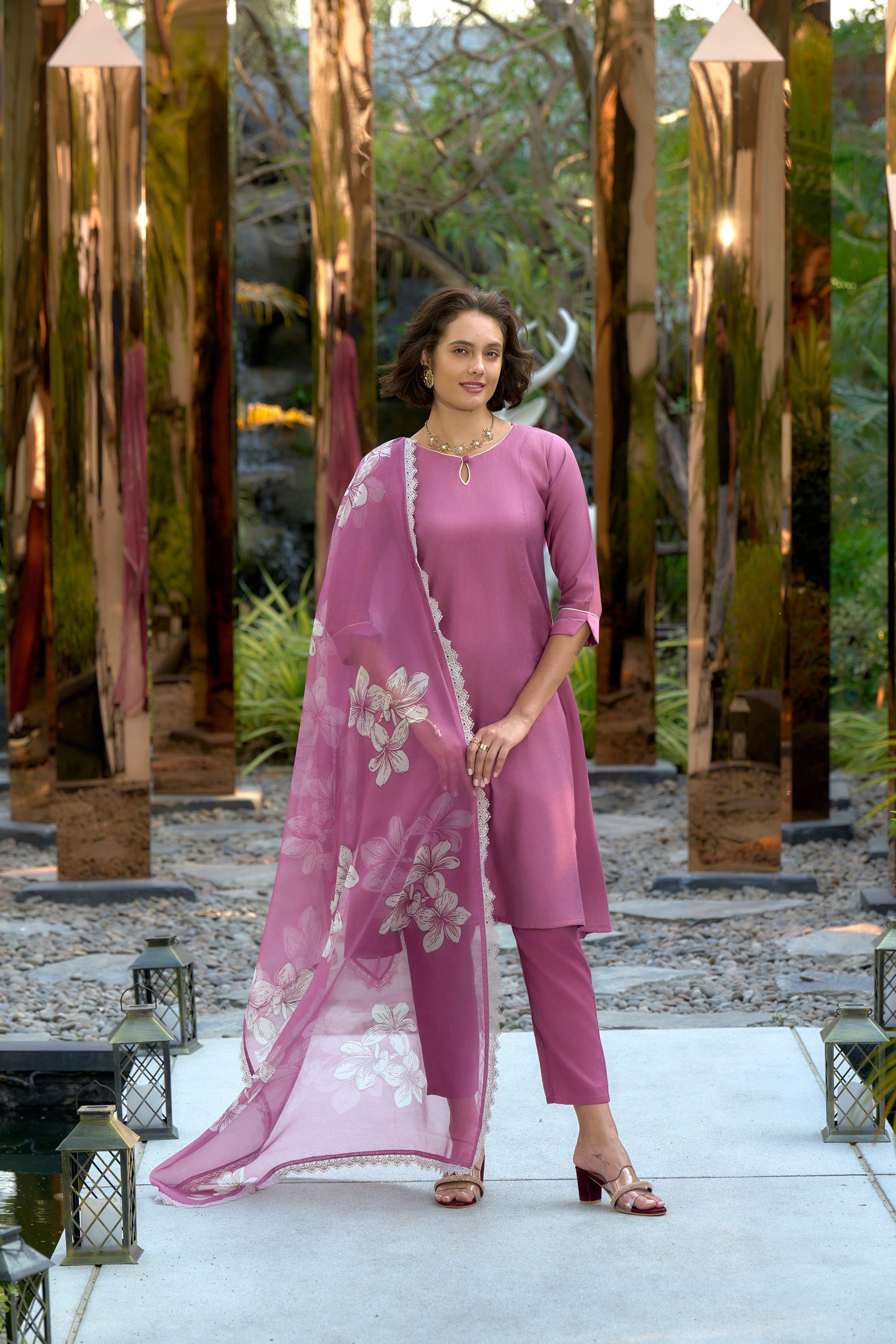 Dusty Pink Vatican Kurti Set with Chinnon Dupatta – 3/4 Sleeves
